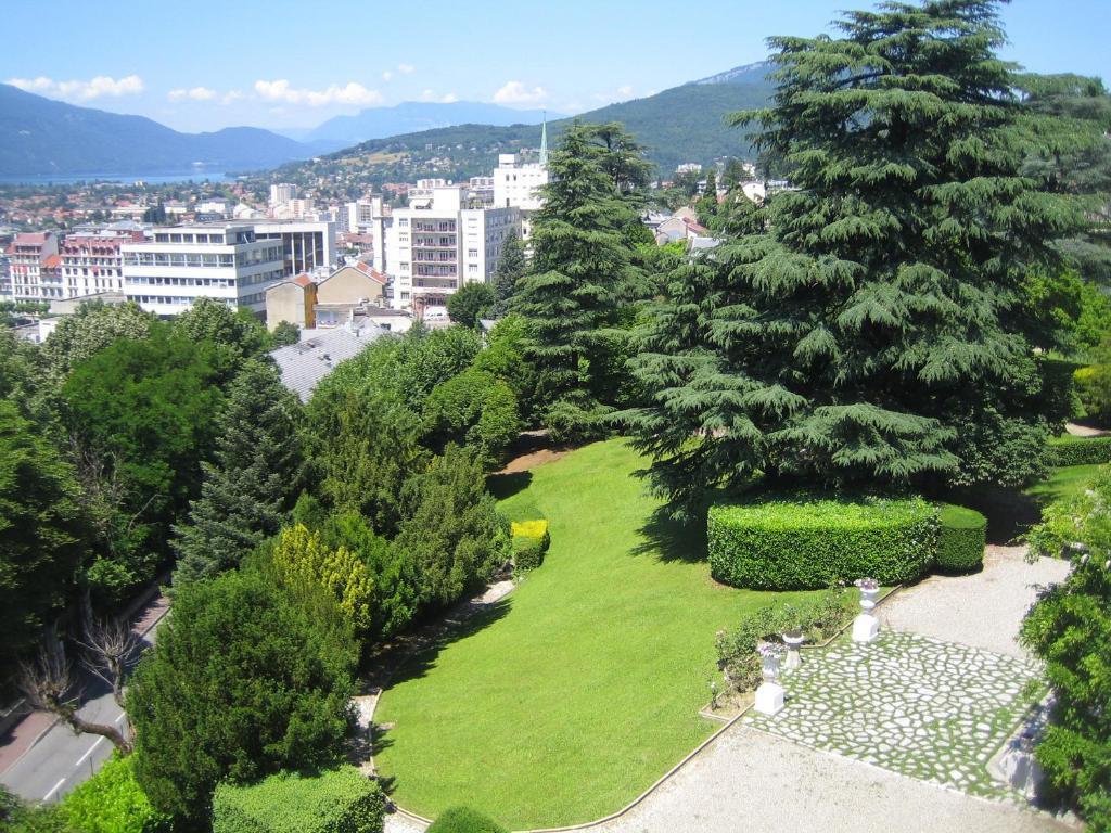 Aux Meubles Du Manoir Aparthotel Εξ Λε Μπαν Εξωτερικό φωτογραφία