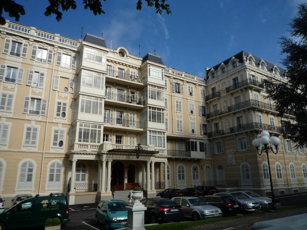 Aux Meubles Du Manoir Aparthotel Εξ Λε Μπαν Εξωτερικό φωτογραφία