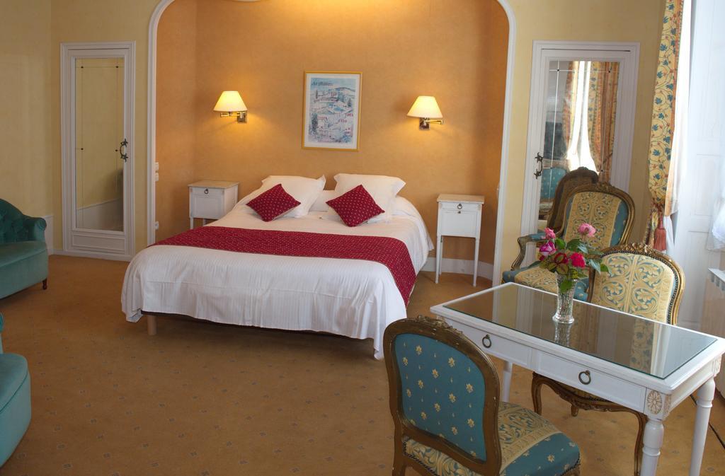 Aux Meubles Du Manoir Aparthotel Εξ Λε Μπαν Εξωτερικό φωτογραφία