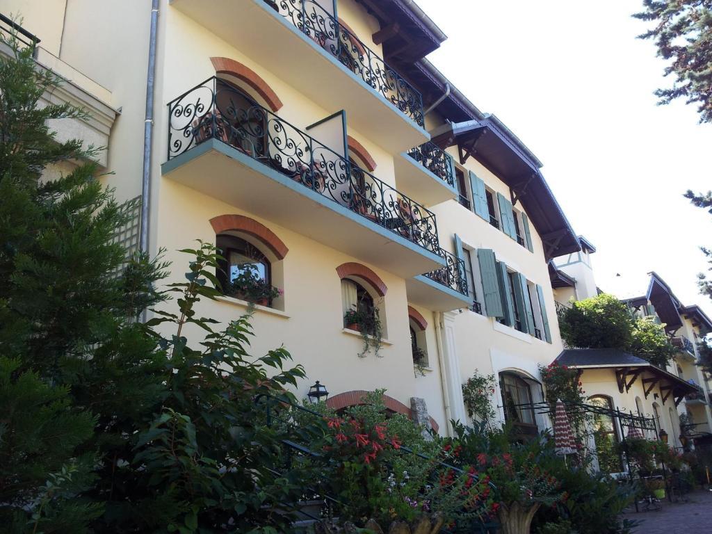 Aux Meubles Du Manoir Aparthotel Εξ Λε Μπαν Εξωτερικό φωτογραφία