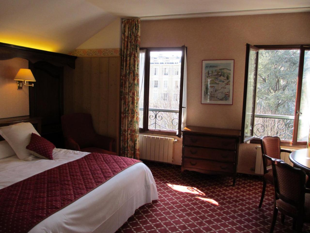 Aux Meubles Du Manoir Aparthotel Εξ Λε Μπαν Εξωτερικό φωτογραφία