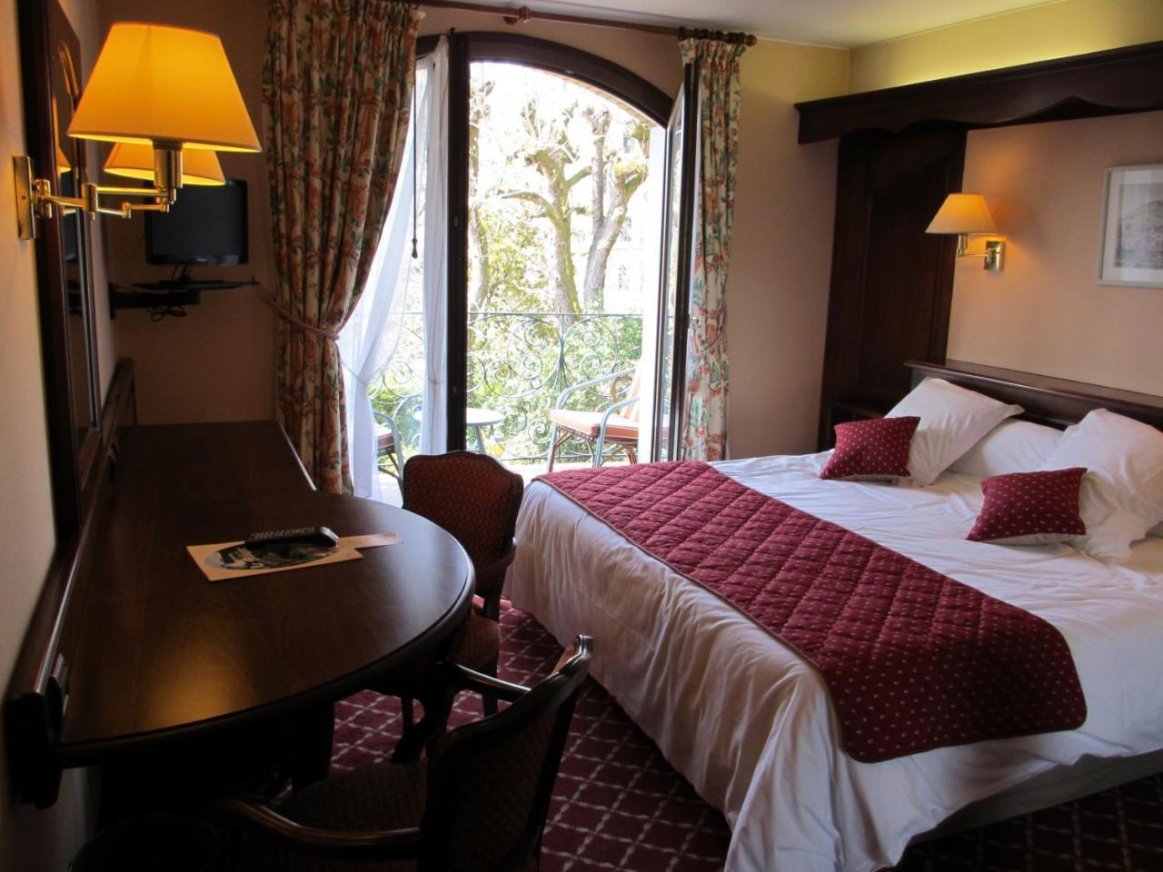 Aux Meubles Du Manoir Aparthotel Εξ Λε Μπαν Εξωτερικό φωτογραφία