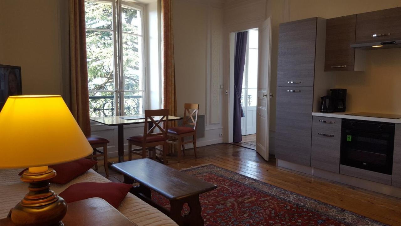 Aux Meubles Du Manoir Aparthotel Εξ Λε Μπαν Εξωτερικό φωτογραφία